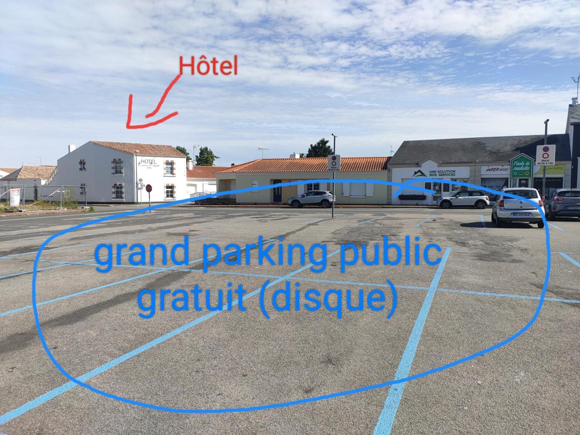 Hotel Le Manoir De L'Antiquite Challans Exterior foto